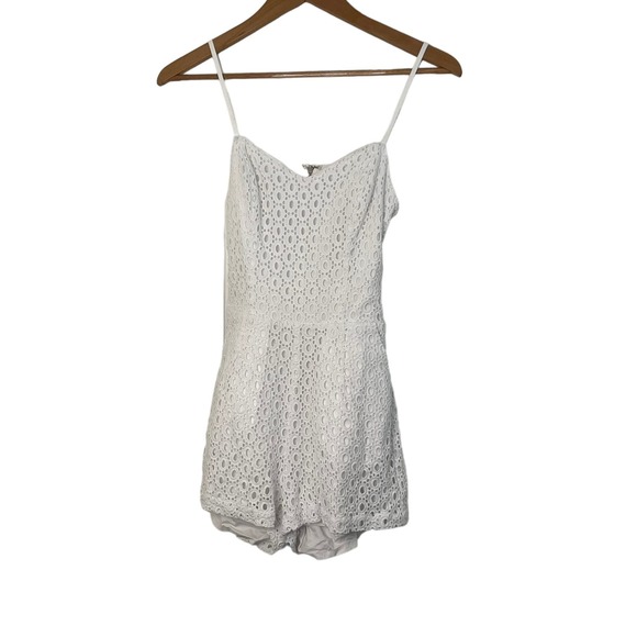 Guess white spaghetti strap lace shorts romper with V-neck and low back - 0 - Picture 1 of 9
